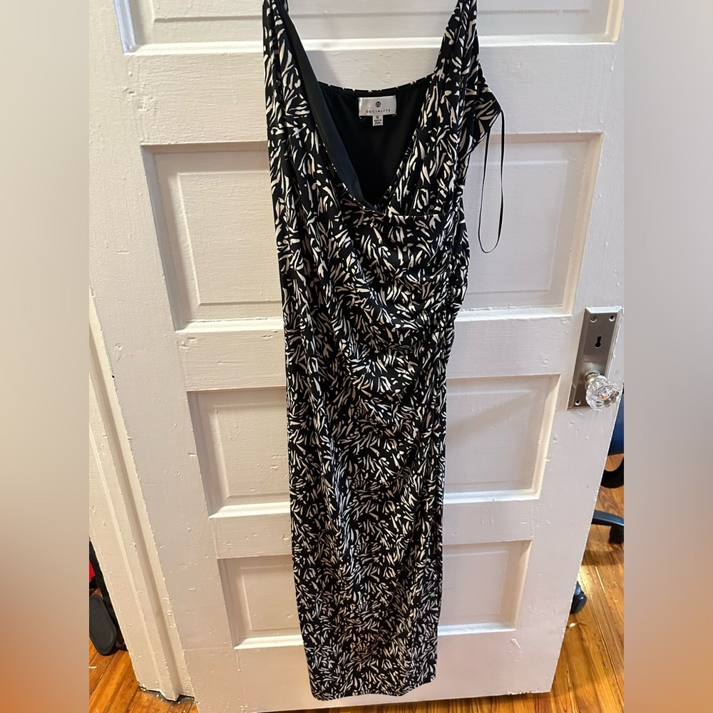 Form fitting dress perfect for summer - size M